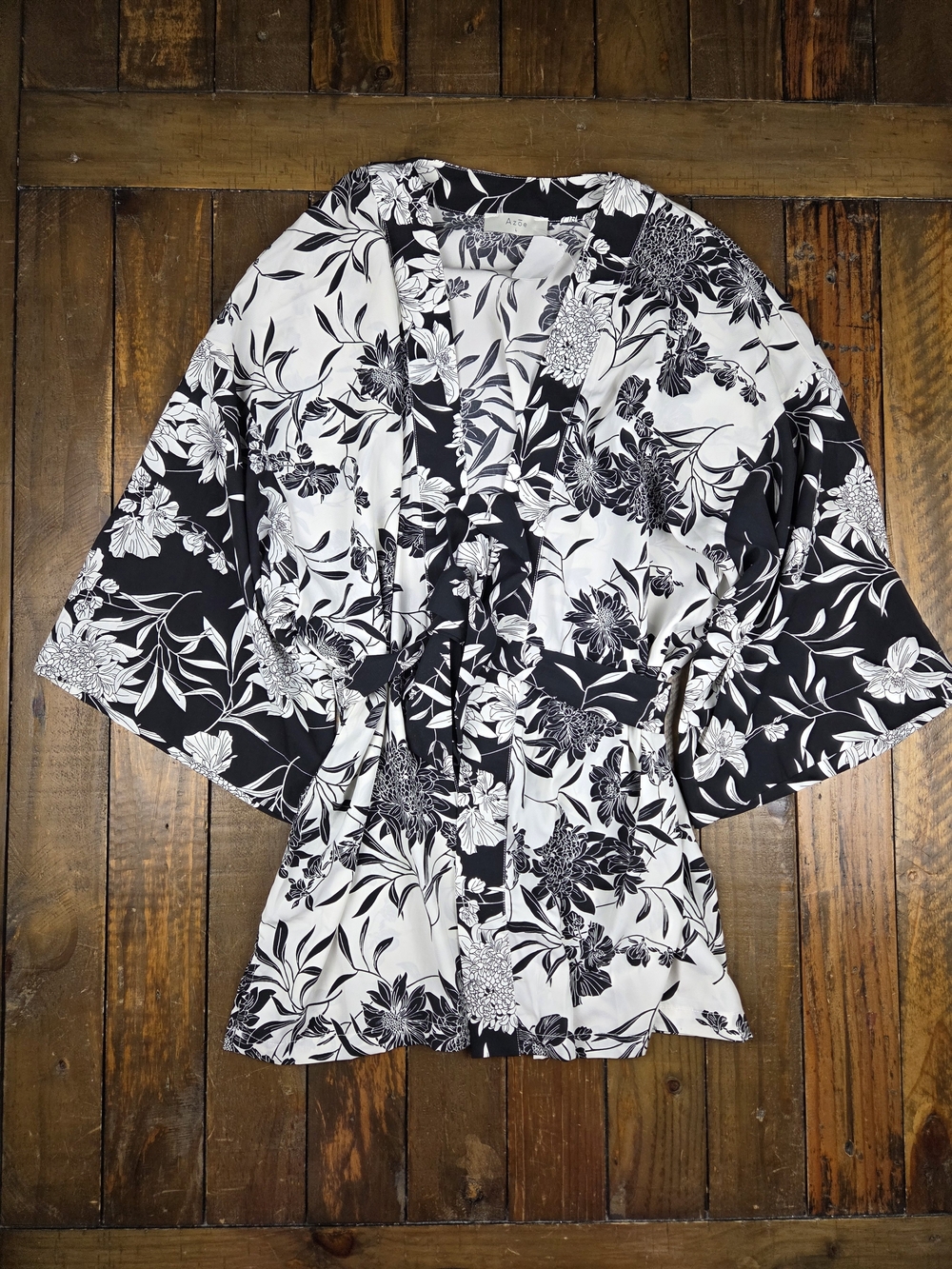 Floral Print Kimono in Black & White Size L NWT